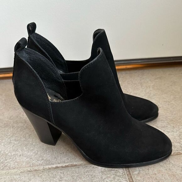 Vince Camuto size 9 Women's Federa Cutout Side Booties boots black real leather - Picture 2 of 9